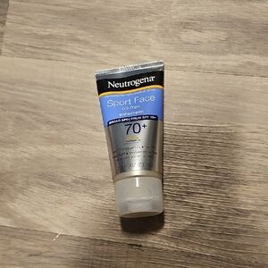 Neutrogena Sport Face Oil-Free Sunscreen SPF 70+
